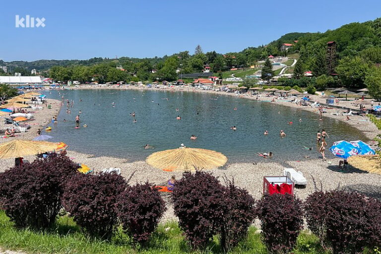 Ženama u burkiniju će biti dozvoljeno kupanje u panonskim jezerima u Tuzli